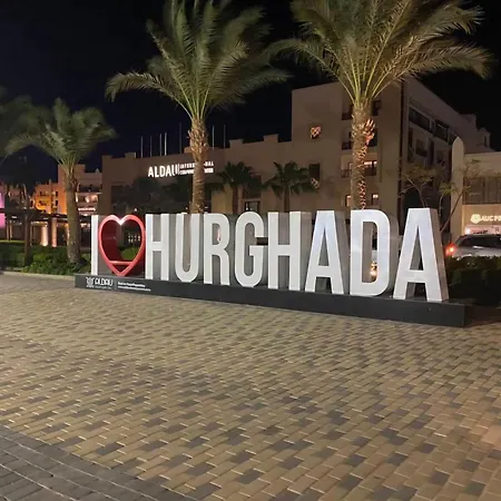 Luxury Studio Pool & Free Private Beach, Close To Airport