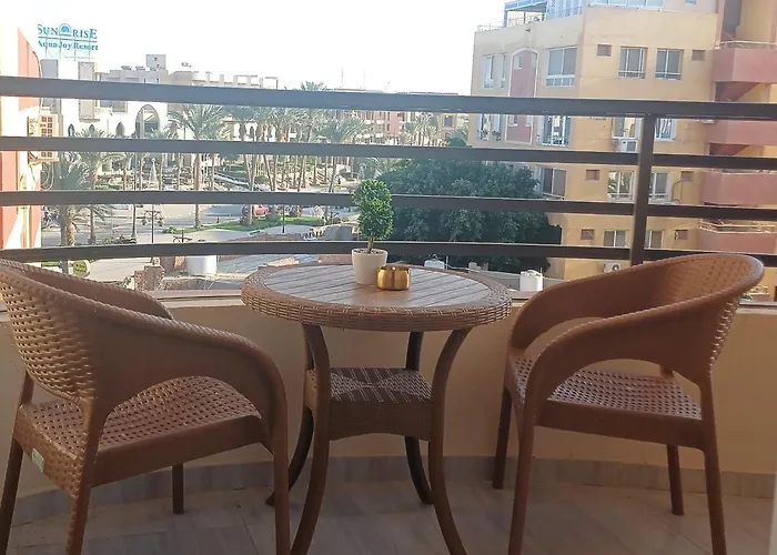 Üdülőközpont Luxury Pool & Free Private Beach, Close To Airport