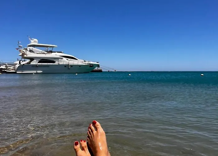 Luxury Pool & Free Private Beach, Close To Airport Üdülőközpont Gurdaka