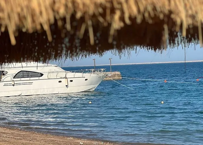 Luxury Pool & Free Private Beach, Close To Airport * Gurdaka