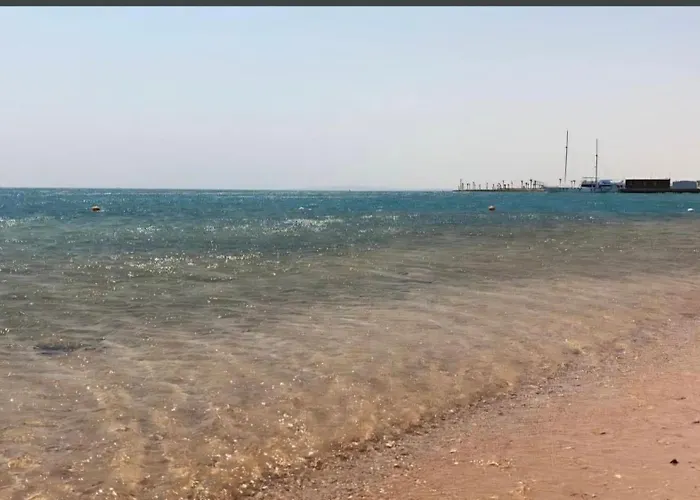 Üdülőközpont Luxury Pool & Free Private Beach, Close To Airport *