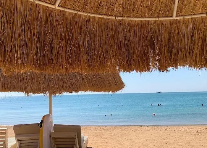 Luxury Pool & Free Private Beach, Close To Airport * Gurdaka