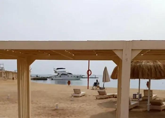 Üdülőközpont Luxury Pool & Free Private Beach, Close To Airport *