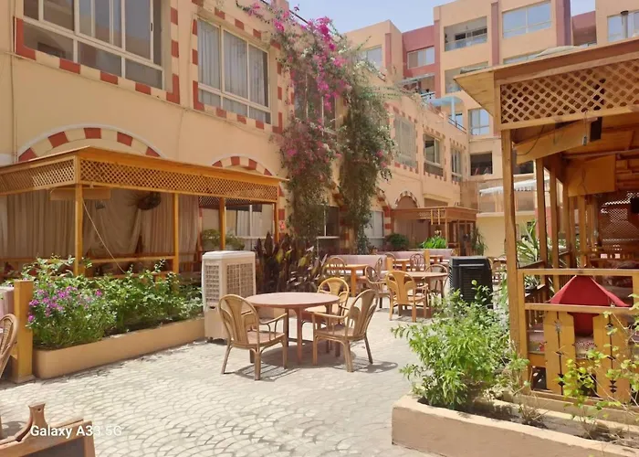 Üdülőközpont Luxury Pool & Free Private Beach, Close To Airport Gurdaka