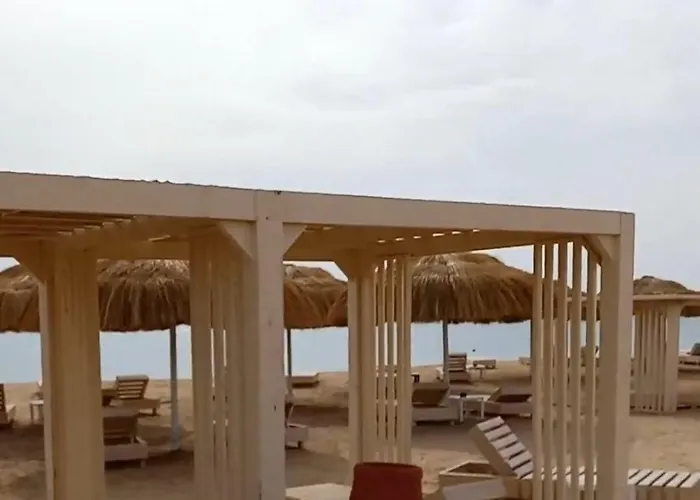 Luxury Pool & Free Private Beach, Close To Airport Üdülőközpont *