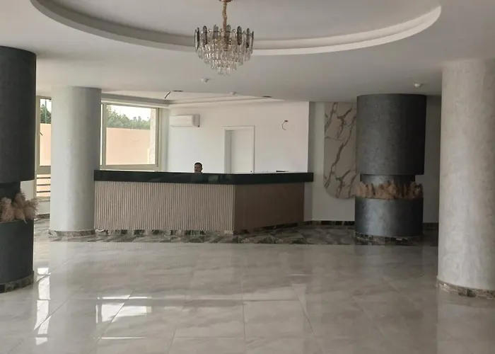 Luxury Pool & Free Private Beach, Close To Airport